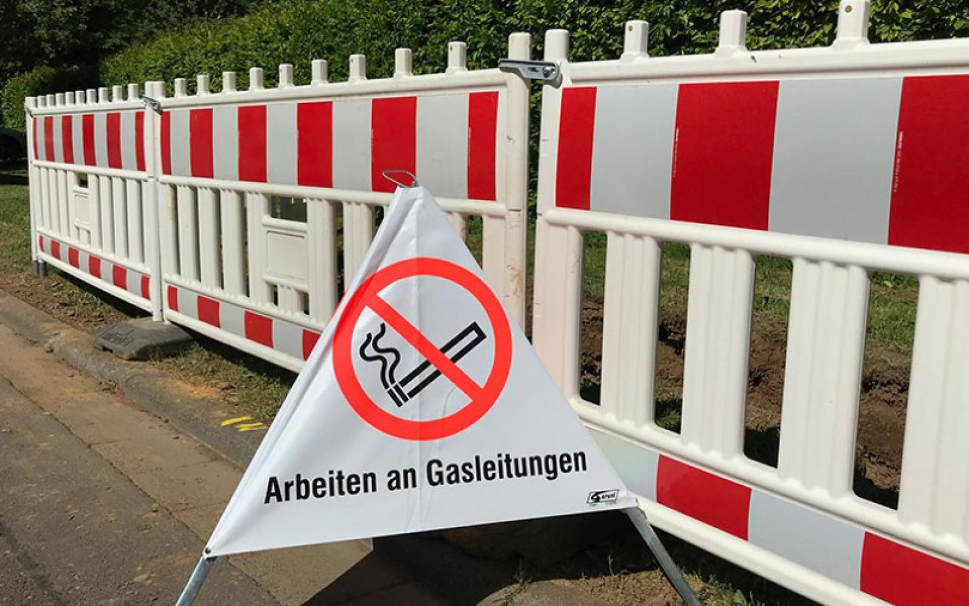 Baustellenschild Arbeiten an Gasleitungen